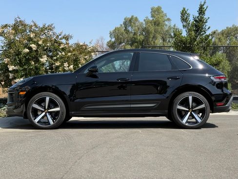 Used 2026 Porsche Macan AWD/4WD image 2
