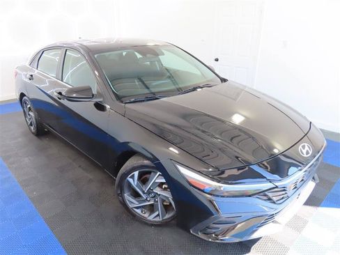 Used 2024 Hyundai Elantra SEL w/ Convenience Package FWD image 5