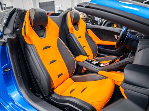 Used 2021 Lamborghini Huracan EVO RWD image 12