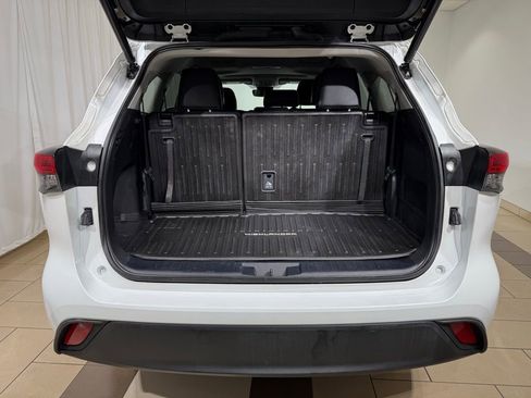 Used 2023 Toyota Highlander XLE AWD/4WD image 11