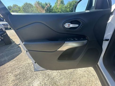 Used 2019 Jeep Cherokee Limited w/ Luxury Group AWD/4WD image 25