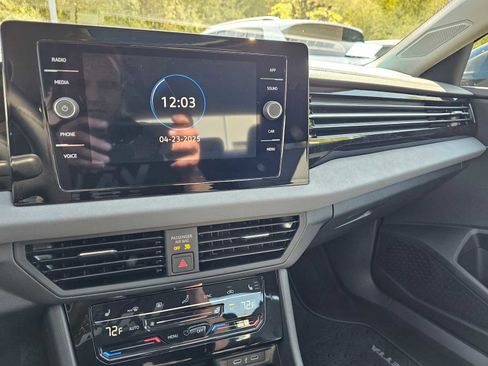 New 2025 Volkswagen Jetta SE image 32