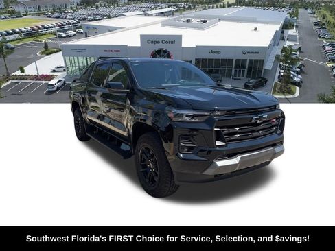 Used 2025 Chevrolet Colorado Z71 w/ Midnight Edition image 2