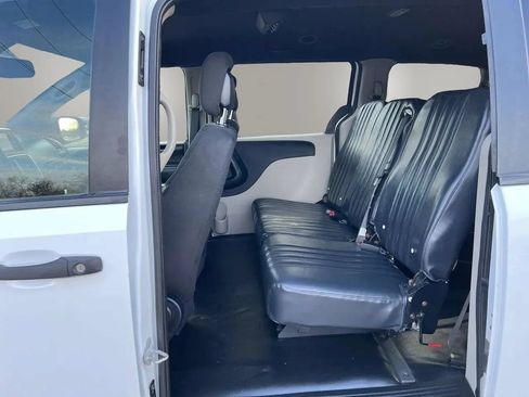 Used 2019 Dodge Grand Caravan SE FWD image 21