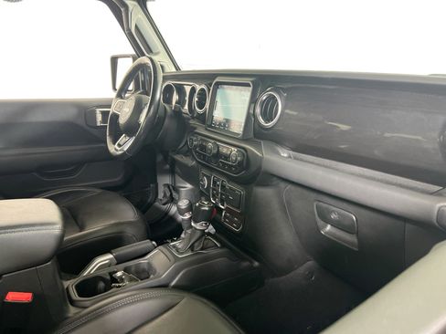 Used 2020 Jeep Wrangler Unlimited Sahara AWD/4WD image 28