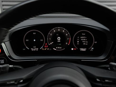 Certified 2025 Porsche Cayenne Turbo AWD/4WD image 19