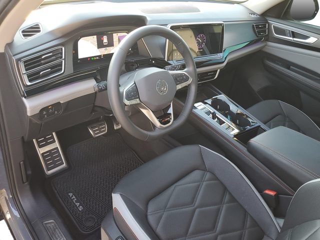 Used 2024 Volkswagen Atlas Peak Edition SEL AWD/4WD image 10