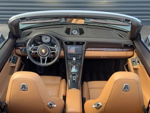 Used 2018 Porsche 911 Carrera 4S AWD/4WD image 15