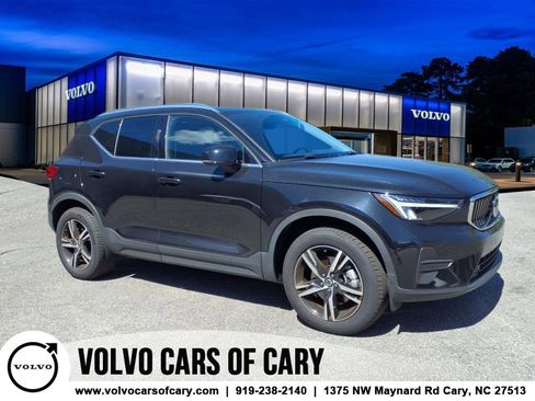 New 2025 Volvo XC40 B5 Core w/ Climate Package image 1