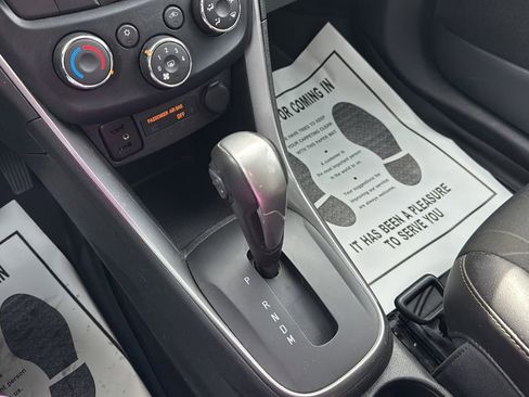 Used 2020 Chevrolet Trax LT w/ Redline Edition image 32