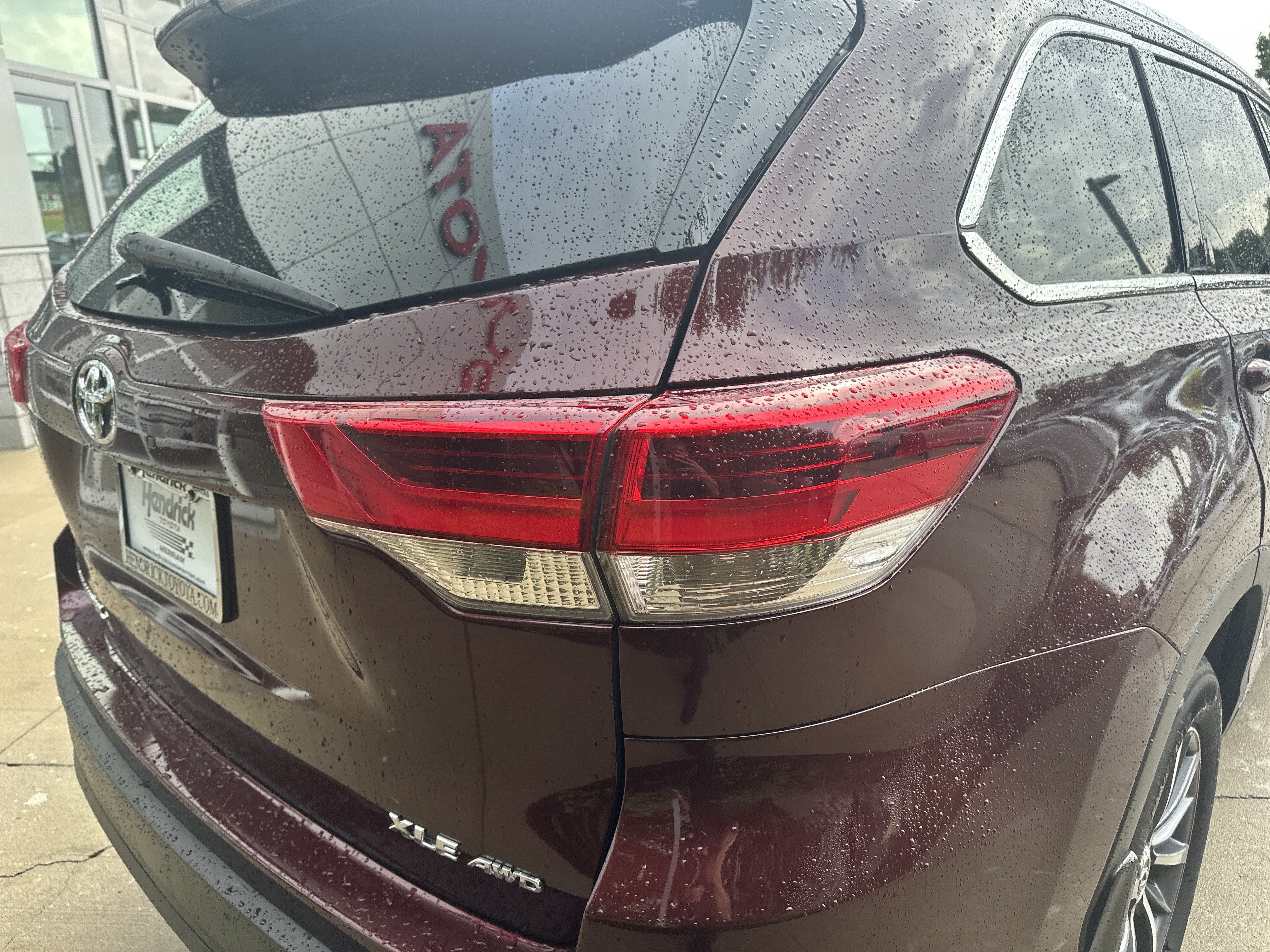 Used 2019 Toyota Highlander XLE AWD/4WD image 12