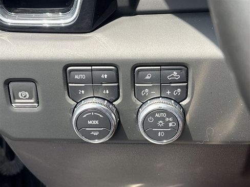 Used 2024 GMC Sierra 1500 Denali w/ Denali Reserve Package AWD/4WD image 18