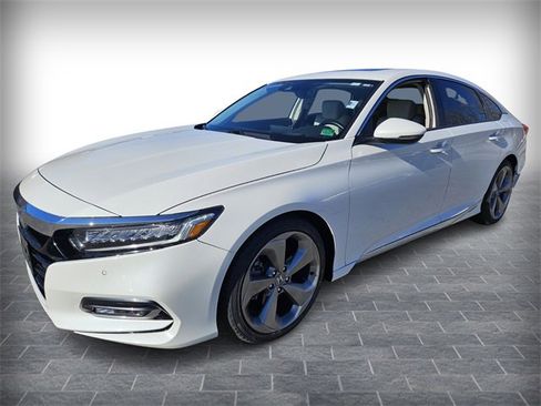 Used 2020 Honda Accord Touring image 3