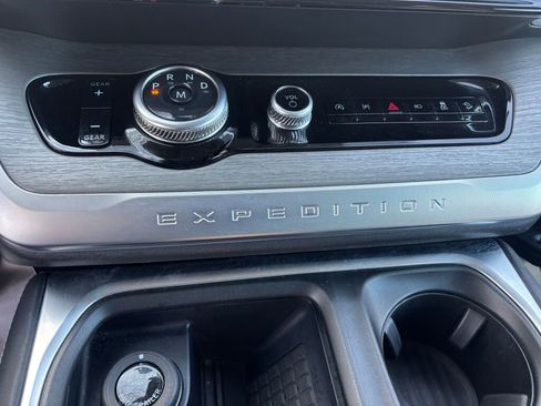 Used 2025 Ford Expedition Max Platinum image 12