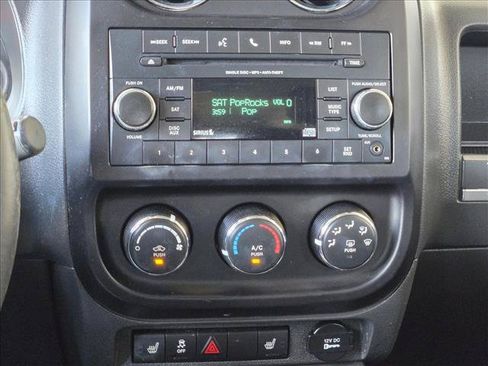 Used 2014 Jeep Patriot Latitude w/ Freedom Edition Package FWD image 14
