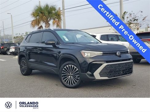 Certified 2025 Volkswagen Taos SE image 1