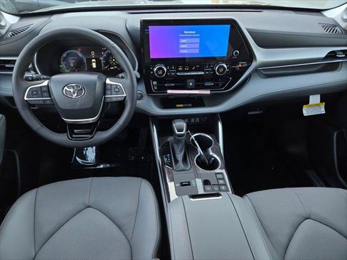 Certified 2026 Toyota Highlander Limited AWD/4WD image 14