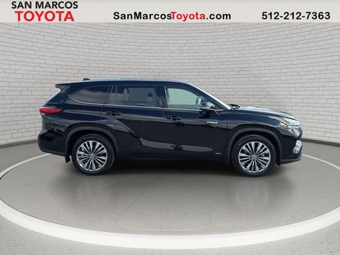 Used 2021 Toyota Highlander Platinum image 4