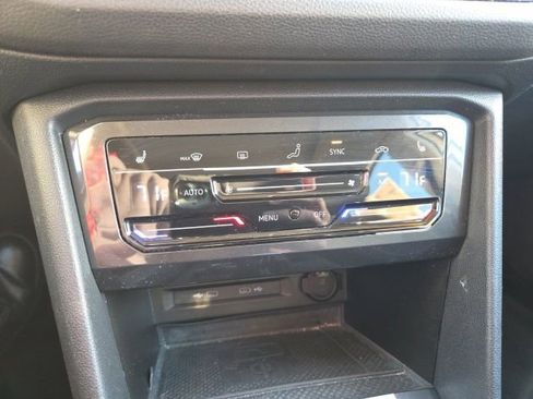 Used 2023 Volkswagen Tiguan SE image 16