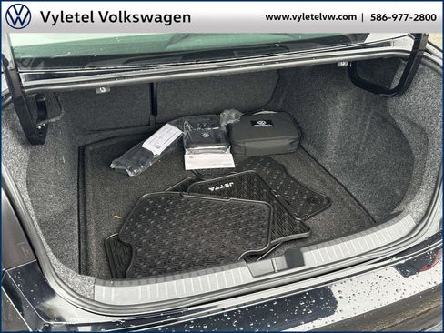 Used 2022 Volkswagen Jetta Sport image 9