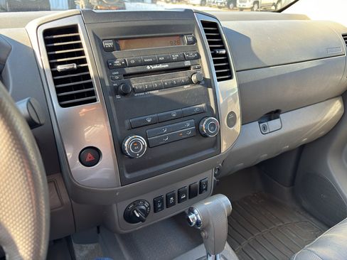 Used 2012 Nissan Frontier SL w/ Moonroof Pkg AWD/4WD image 22