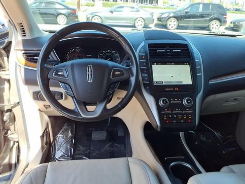 Used 2017 Lincoln MKC Select w/ Select Plus Package FWD image 10