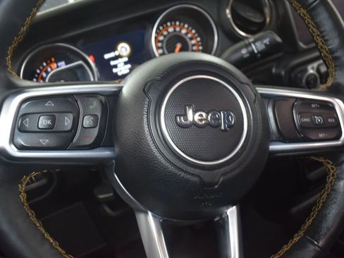Used 2021 Jeep Gladiator Overland image 15