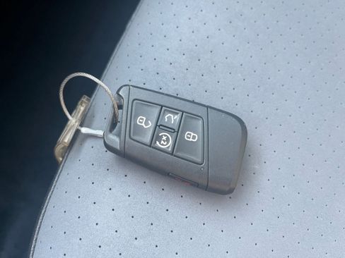 Used 2025 Volkswagen Jetta SE image 18