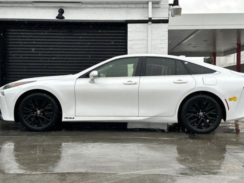 Used 2022 Toyota Mirai XLE w/ Advanced Technology Package image 7