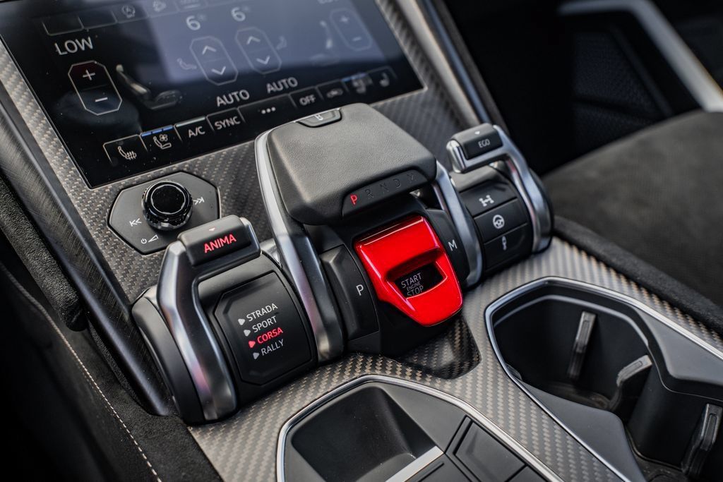 Used 2024 Lamborghini Urus Performante AWD/4WD image 38