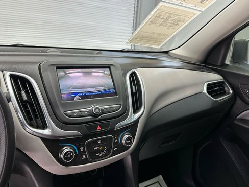 Used 2020 Chevrolet Equinox LS w/ LS Convenience Package FWD image 21