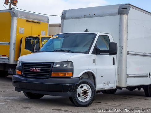 Used 2020 GMC Savana 3500 Extended w/ Driver Convenience Package image 2