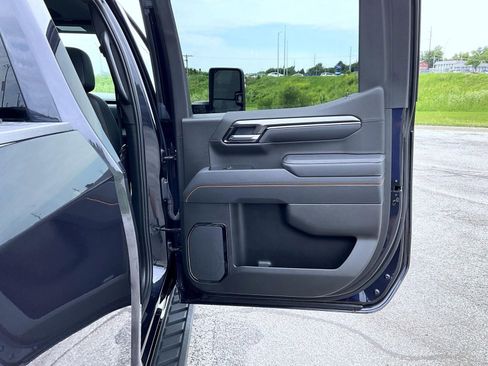 Certified 2025 GMC Sierra 1500 AT4 w/ AT4 Premium Package AWD/4WD image 17
