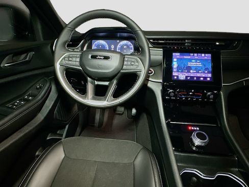New 2025 Jeep Grand Cherokee Altitude AWD/4WD image 27