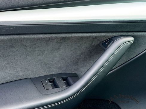 Used 2023 Tesla Model Y Performance image 23