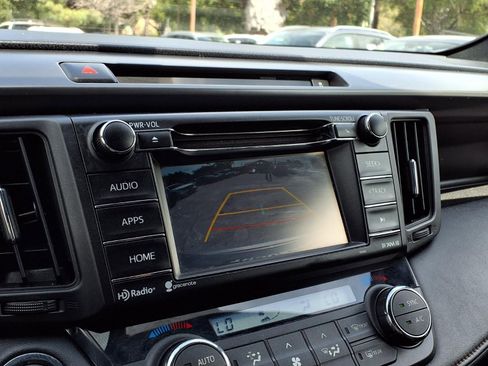 Used 2016 Toyota RAV4 SE image 8