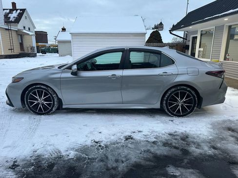 Used 2021 Toyota Camry SE w/ Cold Weather Package image 3