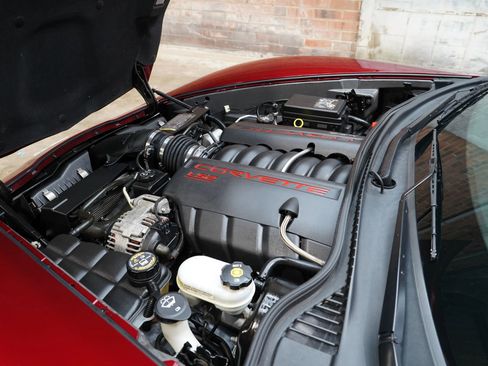 Used 2006 Chevrolet Corvette Coupe w/ Preferred Equipment Group image 27