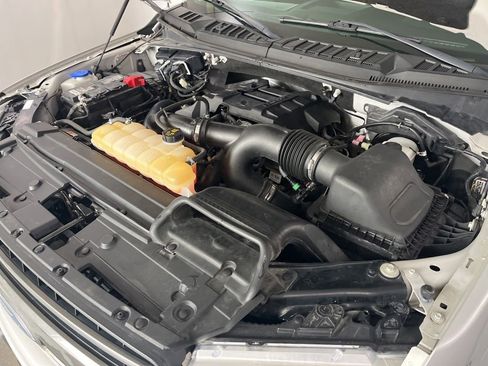 Used 2018 Ford F150 XLT w/ Equipment Group 302A Luxury AWD/4WD image 11