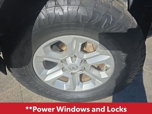 Used 2015 Toyota Tacoma PreRunner image 2