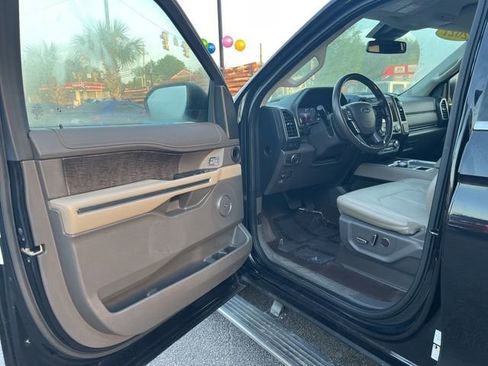Used 2021 Ford Expedition Limited RWD image 4