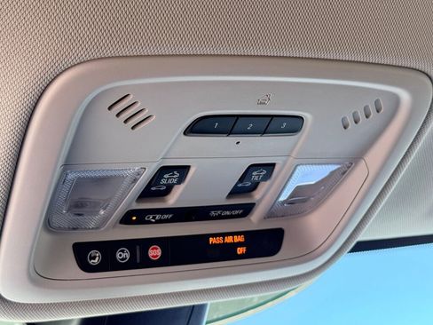 Used 2019 Chevrolet Traverse Premier image 28