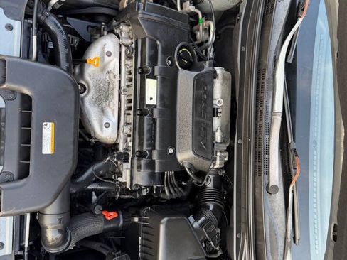 Used 2010 Hyundai Elantra GLS FWD image 18