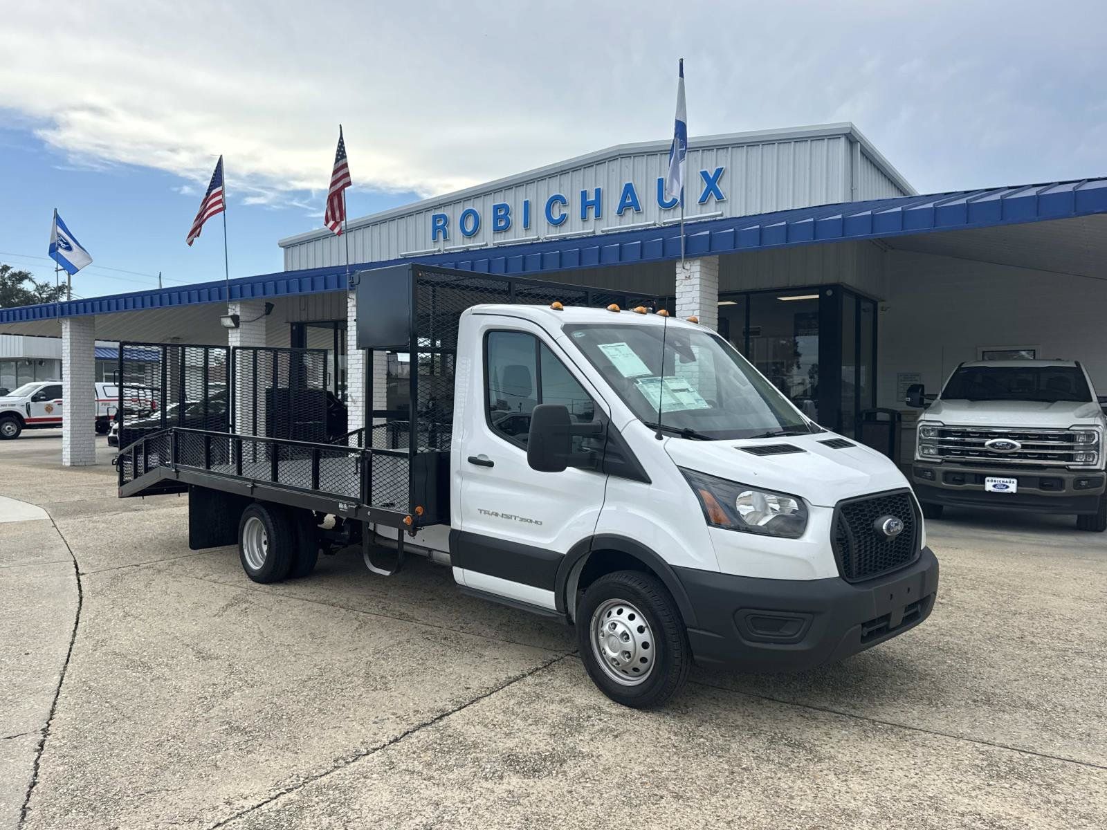 Used 2023 Ford Transit 350 DRW RWD image 1