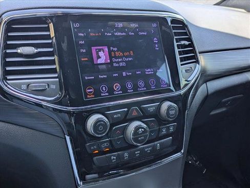 Used 2019 Jeep Grand Cherokee Altitude RWD image 15