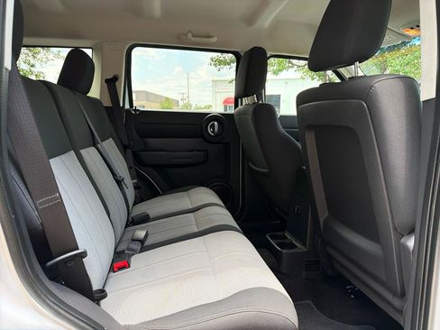 Used 2008 Dodge Nitro SXT RWD image 26