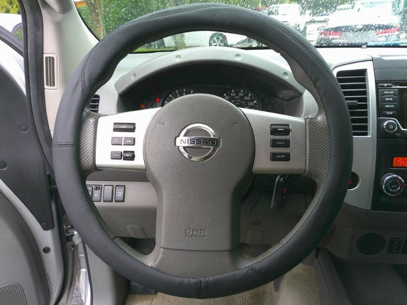 Used 2015 Nissan Frontier SV w/ SV Value Truck Package RWD image 14