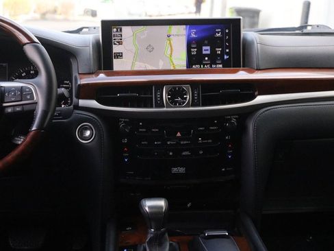 Used 2019 Lexus LX 570 4WD w/ Luxury Package image 30