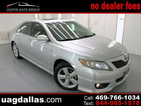 Used 2010 Toyota Camry SE image 1