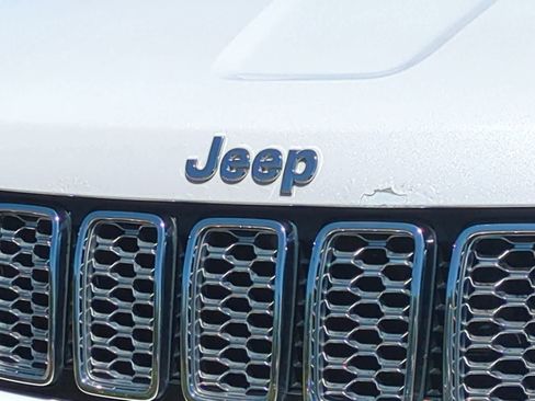 Used 2018 Jeep Grand Cherokee Summit AWD/4WD image 12